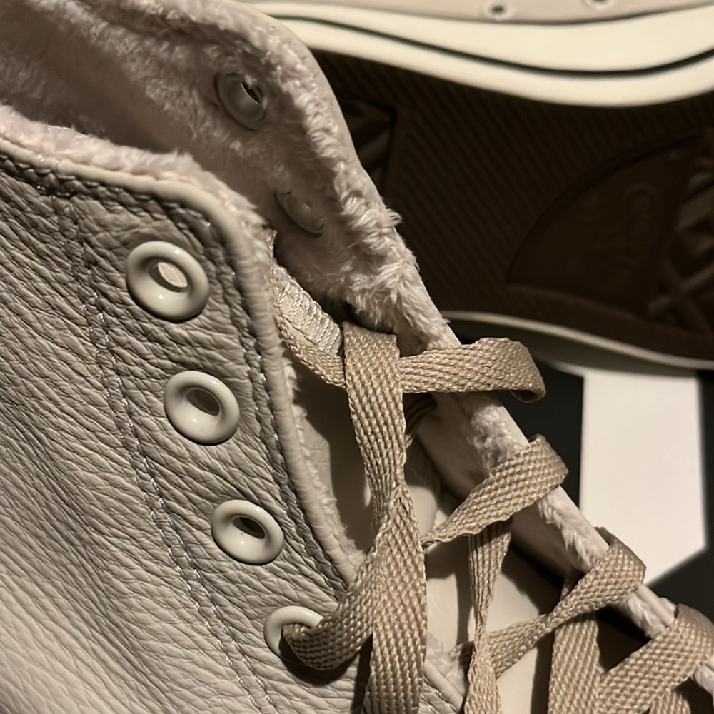 Converse - Picture 2 of 5